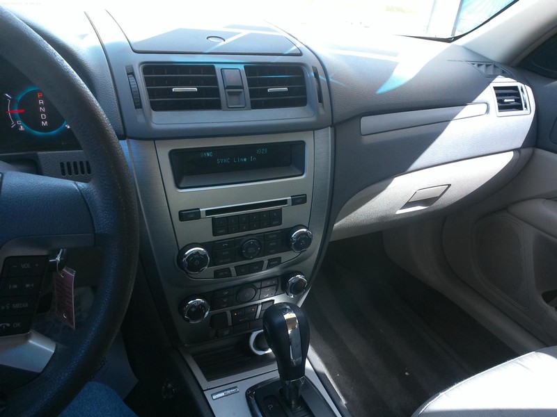 Ford Fusion Vehicle Full-screen Gallery Image 14