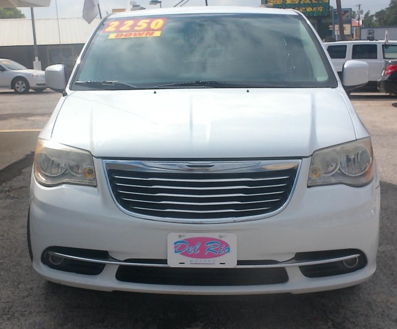 Chrysler Town & Country Vehicle Full-screen Gallery Image 03