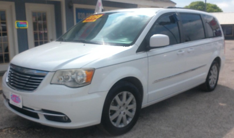 Chrysler Town & Country Vehicle Full-screen Gallery Image 04