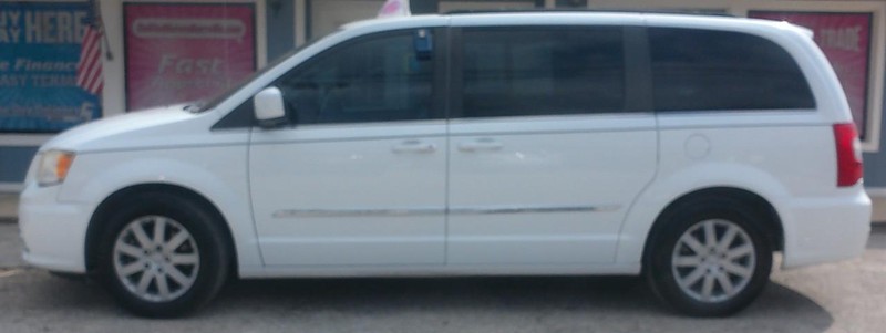 Chrysler Town & Country Vehicle Full-screen Gallery Image 05