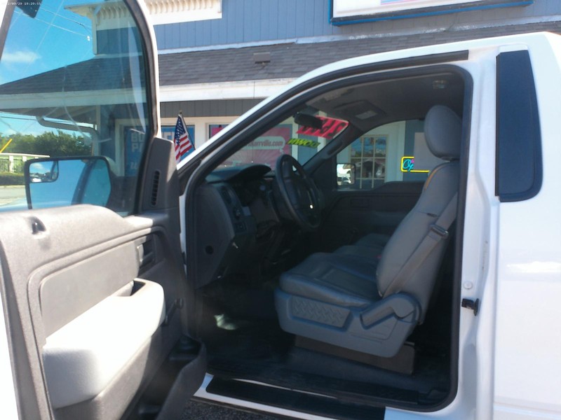 Ford F-150 Vehicle Full-screen Gallery Image 04
