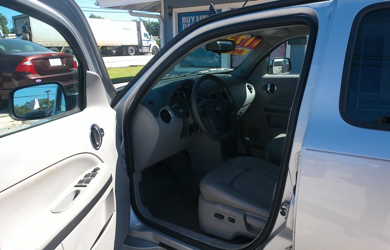 Chevrolet HHR Vehicle Full-screen Gallery Image 09