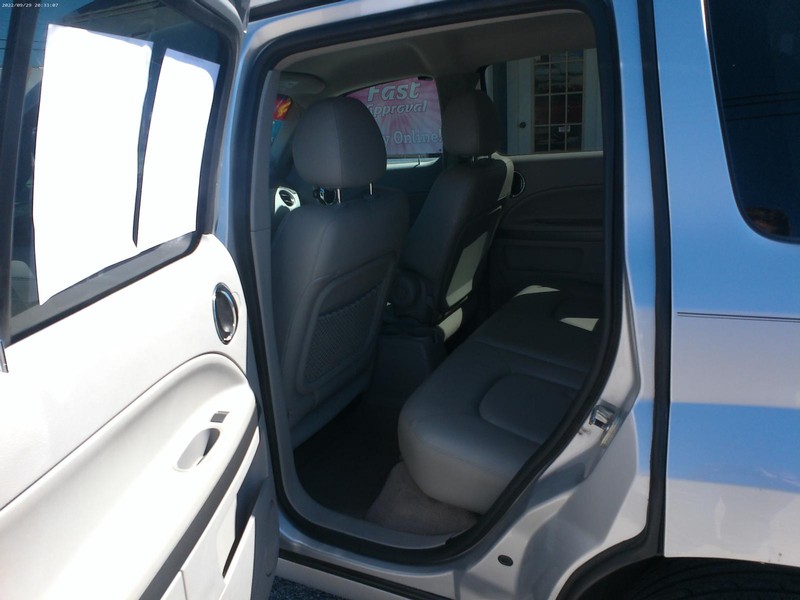 Chevrolet HHR Vehicle Full-screen Gallery Image 10