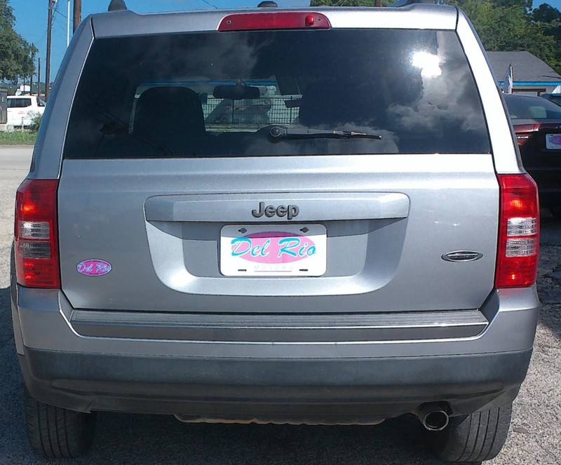 Jeep Patriot Vehicle Full-screen Gallery Image 06