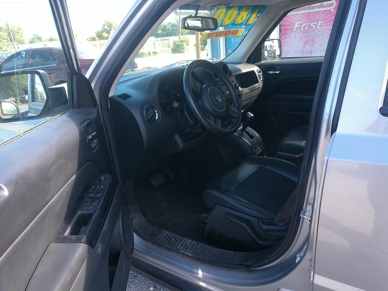 Jeep Patriot Vehicle Full-screen Gallery Image 07
