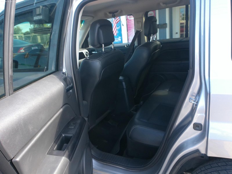 Jeep Patriot Vehicle Full-screen Gallery Image 08