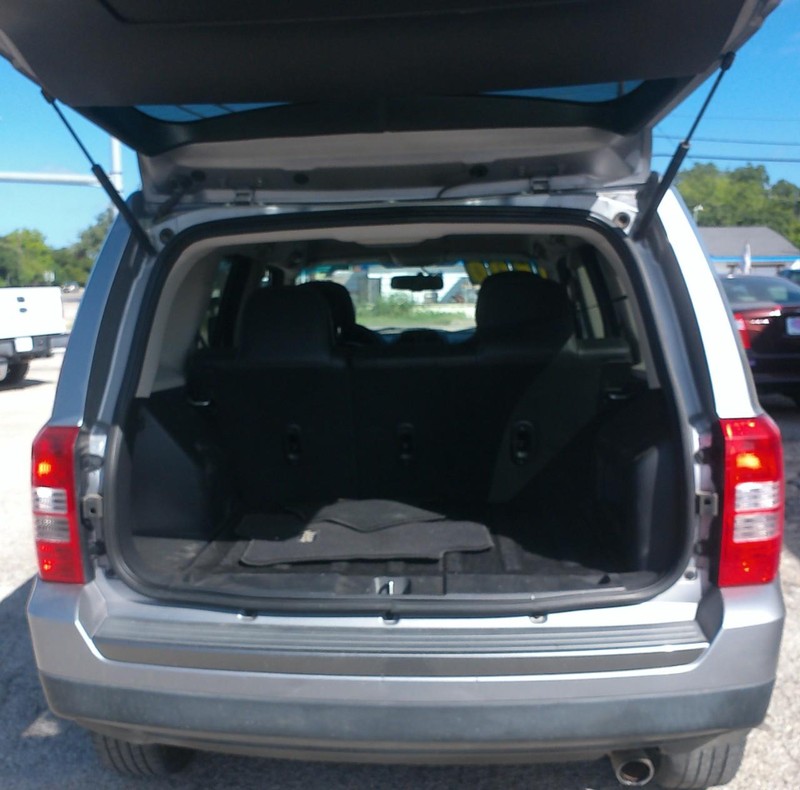 Jeep Patriot Vehicle Full-screen Gallery Image 09
