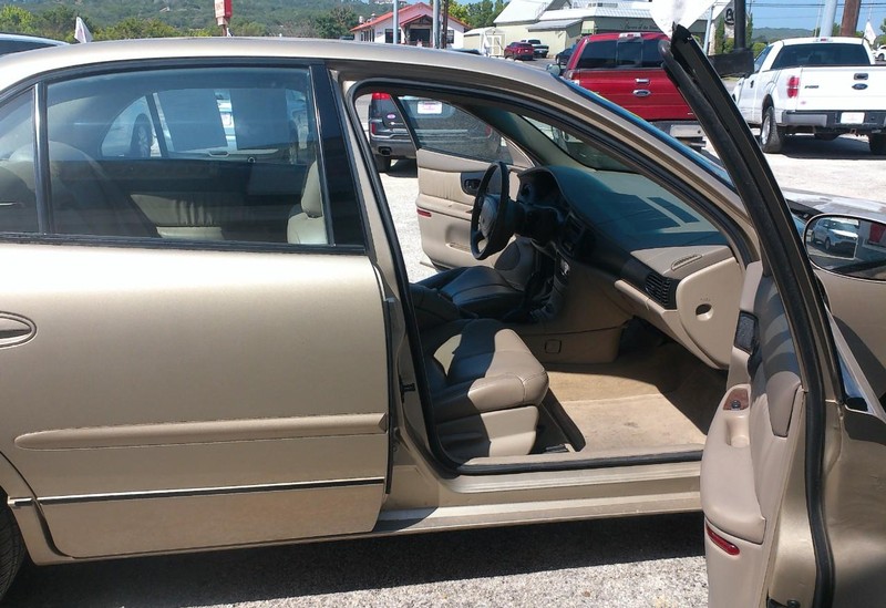 Buick Regal Vehicle Full-screen Gallery Image 04