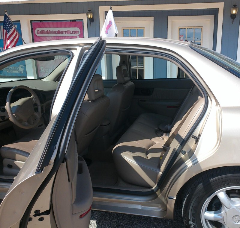 Buick Regal Vehicle Full-screen Gallery Image 05