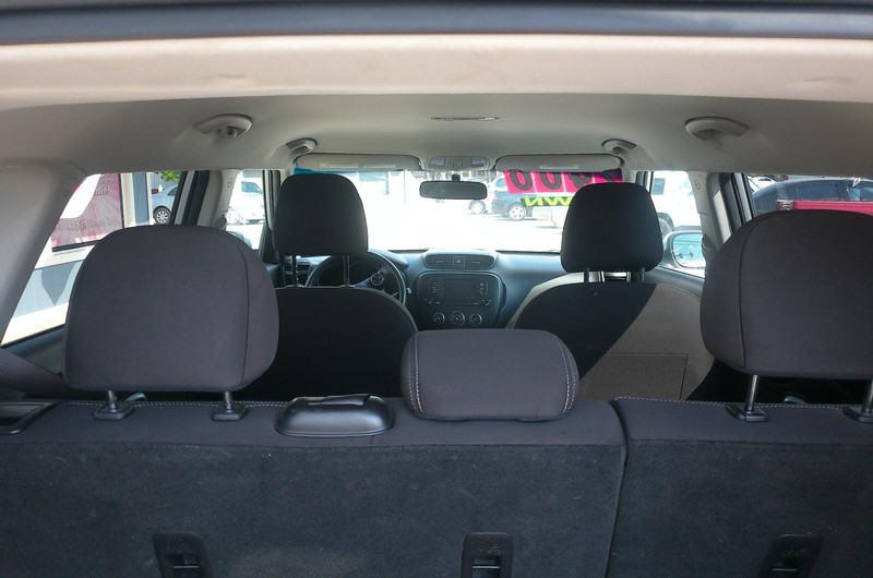 Kia Soul Vehicle Full-screen Gallery Image 04