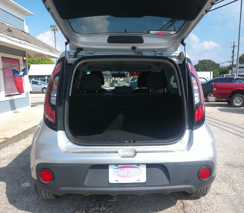 Kia Soul Vehicle Full-screen Gallery Image 05