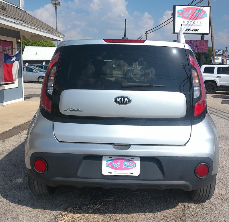 Kia Soul Vehicle Full-screen Gallery Image 06