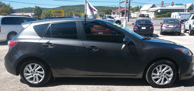Mazda Mazda3 Hatchback Vehicle Full-screen Gallery Image 01