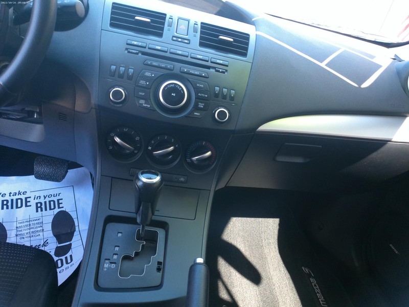 Mazda Mazda3 Hatchback Vehicle Full-screen Gallery Image 05