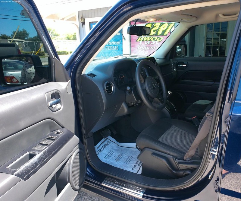 Jeep Patriot Vehicle Full-screen Gallery Image 03
