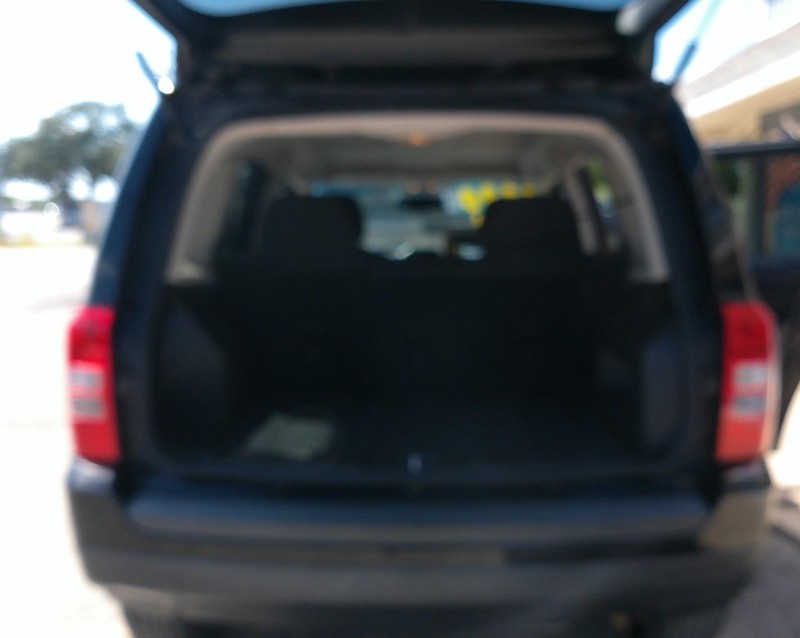 Jeep Patriot Vehicle Full-screen Gallery Image 04