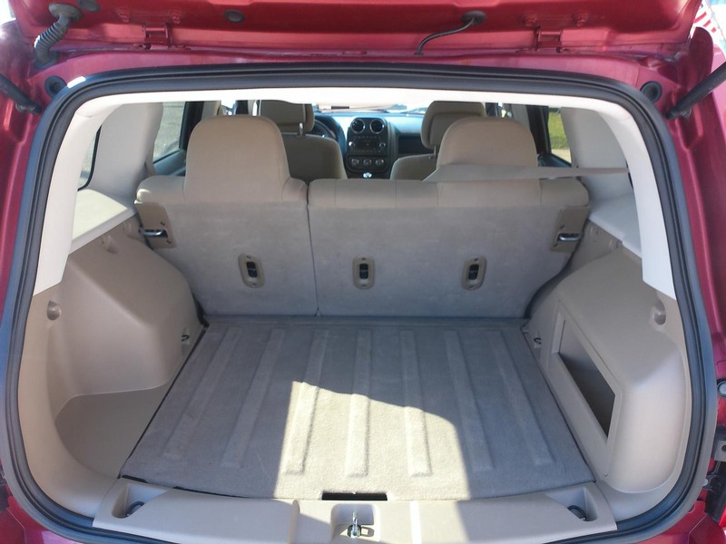 Jeep Patriot Vehicle Full-screen Gallery Image 05
