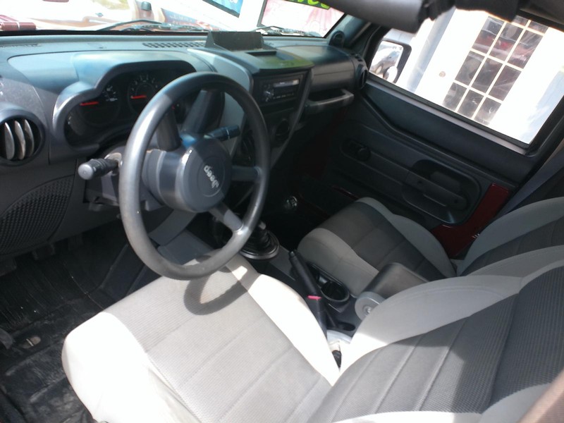 Jeep Wrangler Vehicle Full-screen Gallery Image 03