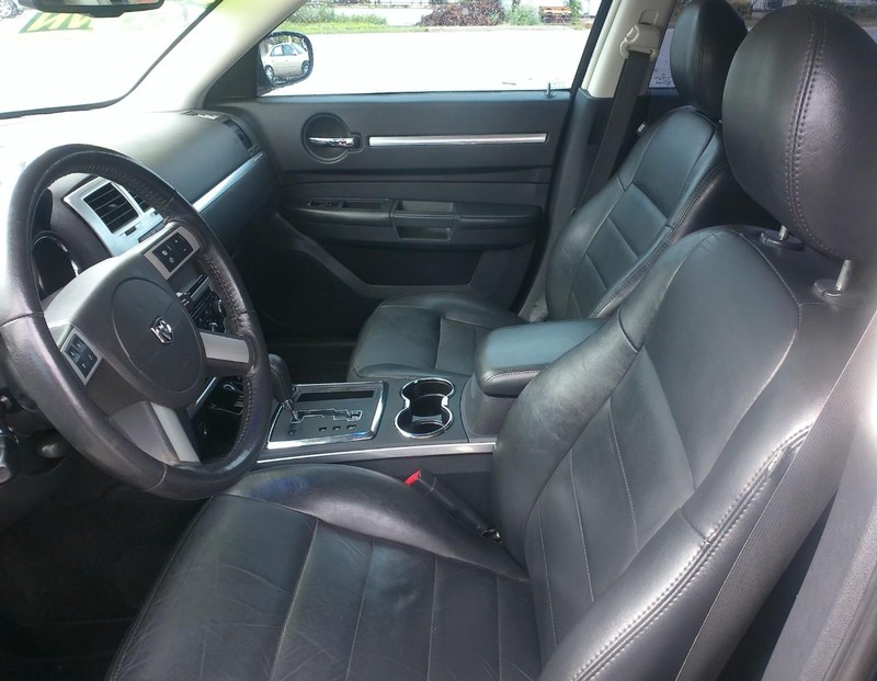 Dodge Charger Vehicle Full-screen Gallery Image 04