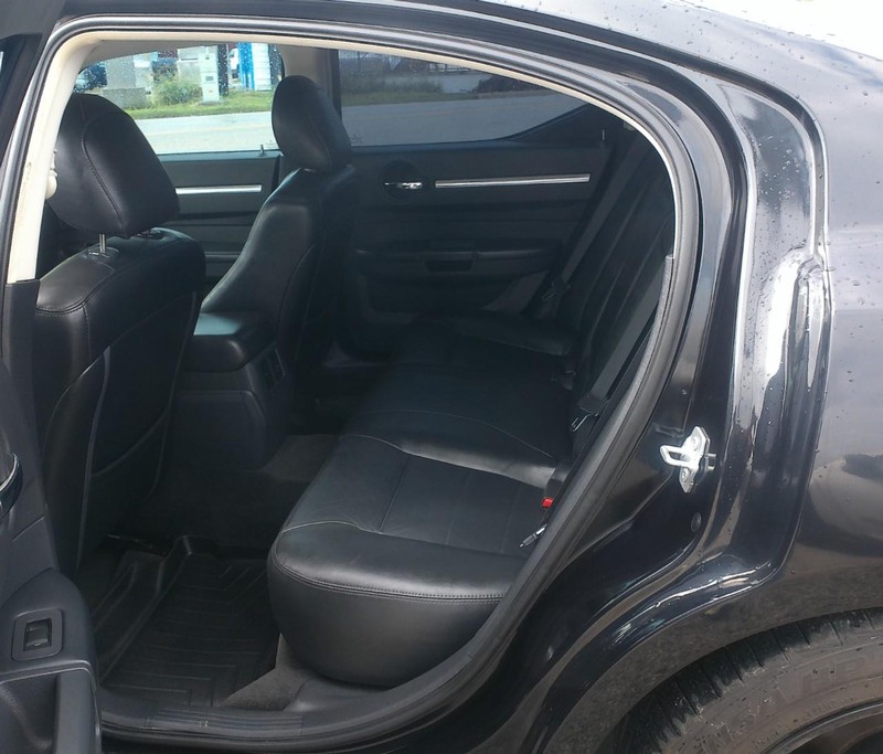 Dodge Charger Vehicle Full-screen Gallery Image 05