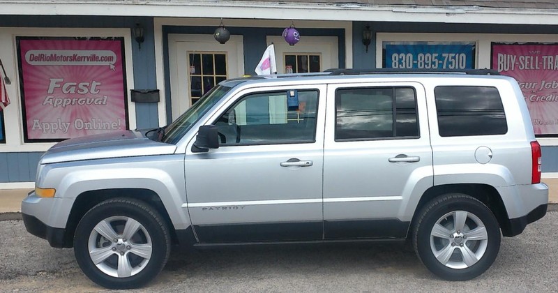 Jeep Patriot Vehicle Full-screen Gallery Image 02