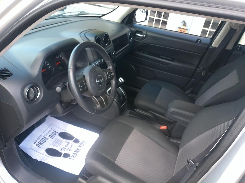 Jeep Patriot Vehicle Full-screen Gallery Image 03