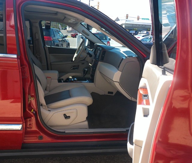 Jeep Grand Cherokee Vehicle Full-screen Gallery Image 03