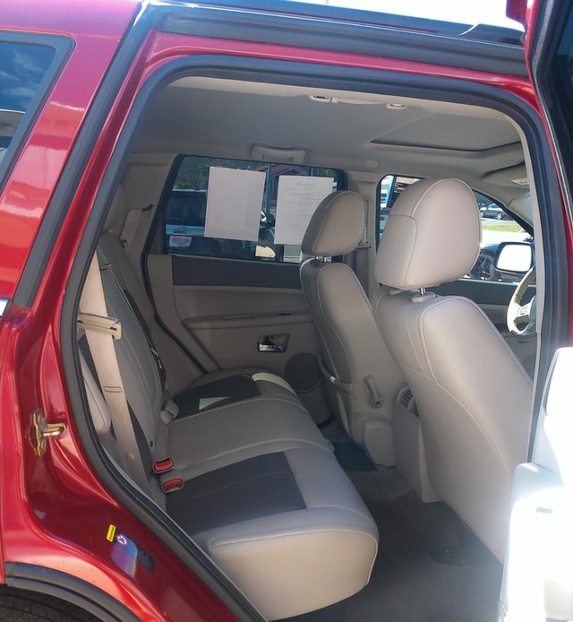 Jeep Grand Cherokee Vehicle Full-screen Gallery Image 04