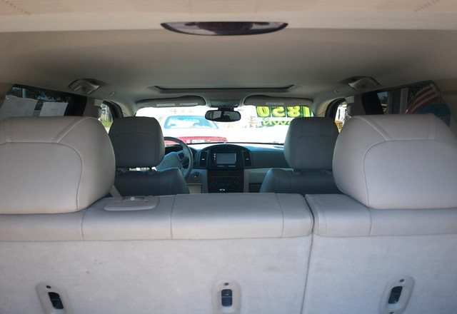 Jeep Grand Cherokee Vehicle Full-screen Gallery Image 05