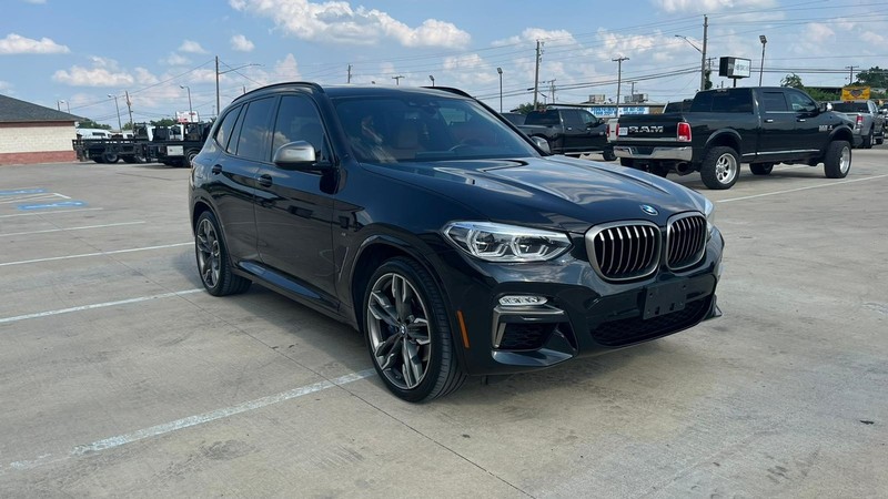 BMW X3 Vehicle Full-screen Gallery Image 02