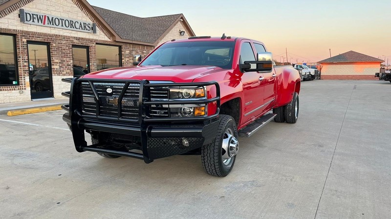 Chevrolet Silverado 3500HD Vehicle Full-screen Gallery Image 03