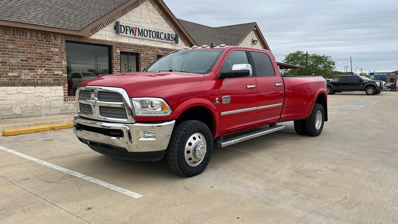Ram 3500 Vehicle Full-screen Gallery Image 02