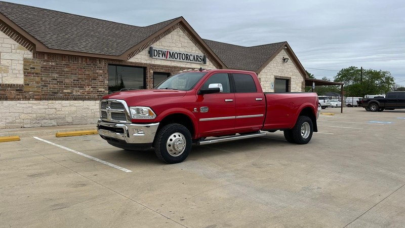 Ram 3500 Vehicle Full-screen Gallery Image 03