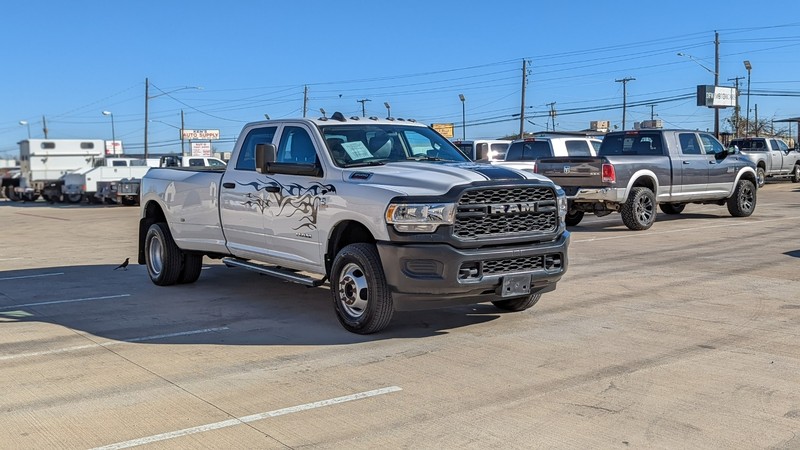 Ram 3500 Vehicle Full-screen Gallery Image 03