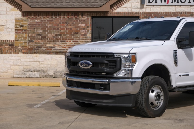 Ford Super Duty F-350 DRW Vehicle Full-screen Gallery Image 03