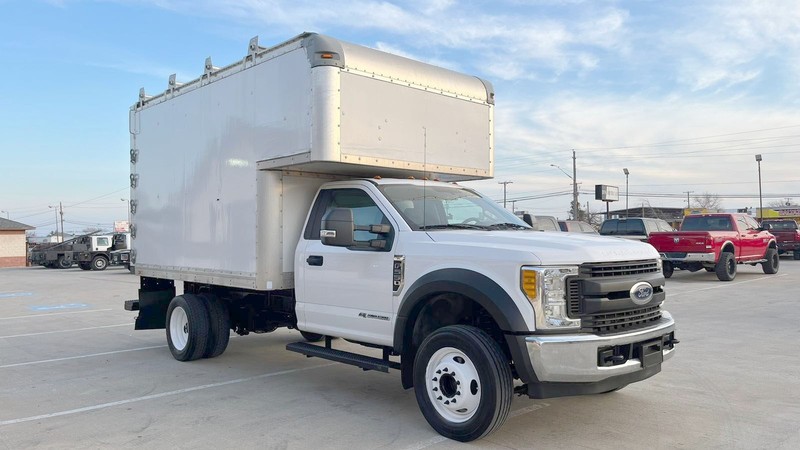 Ford Super Duty F-550 DRW Vehicle Full-screen Gallery Image 02