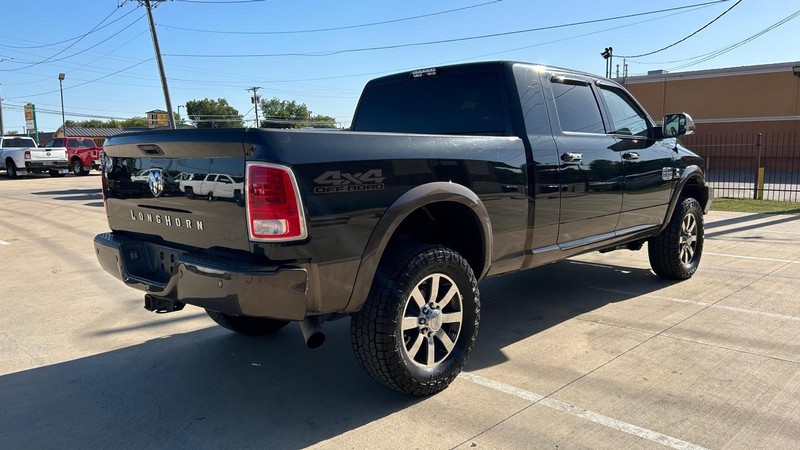 Ram 2500 Vehicle Full-screen Gallery Image 03