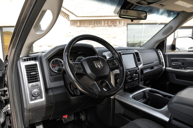 Ram 2500 Vehicle Full-screen Gallery Image 03