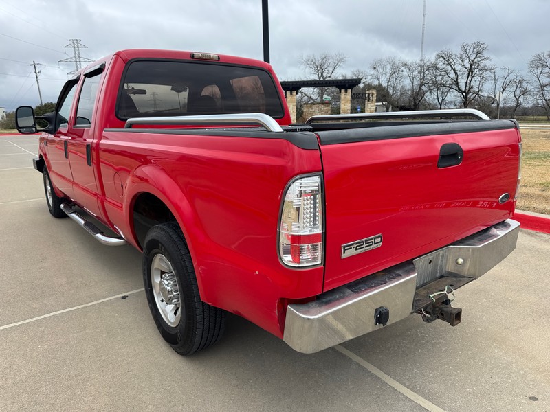 Ford Super Duty F-250 Vehicle Full-screen Gallery Image 03
