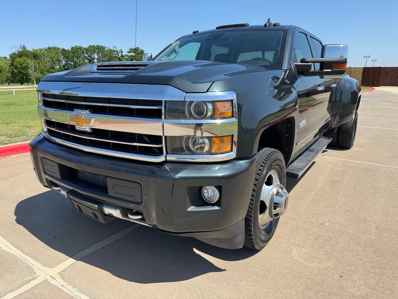 Chevrolet Silverado 3500HD Vehicle Full-screen Gallery Image 01
