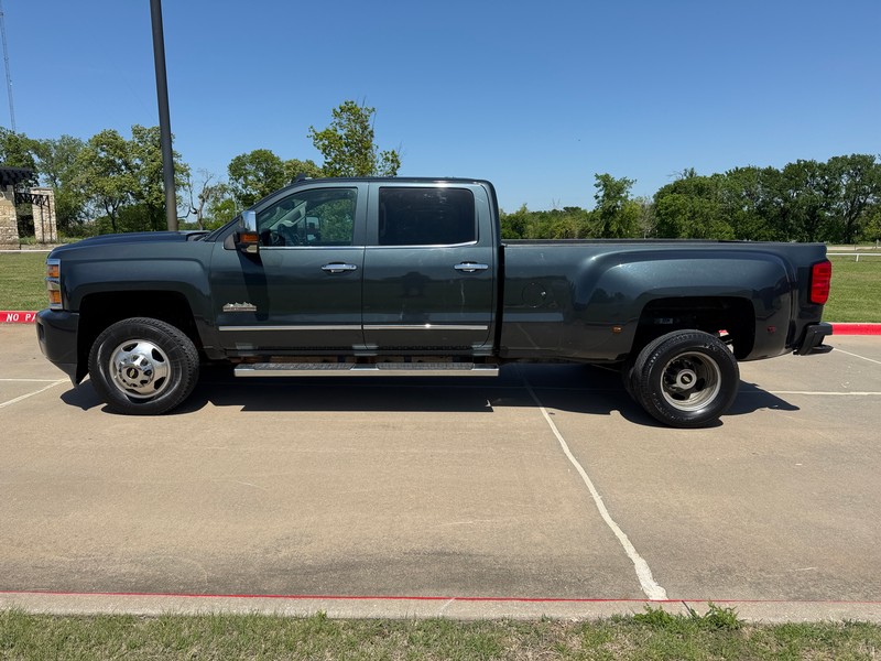 Chevrolet Silverado 3500HD Vehicle Full-screen Gallery Image 02