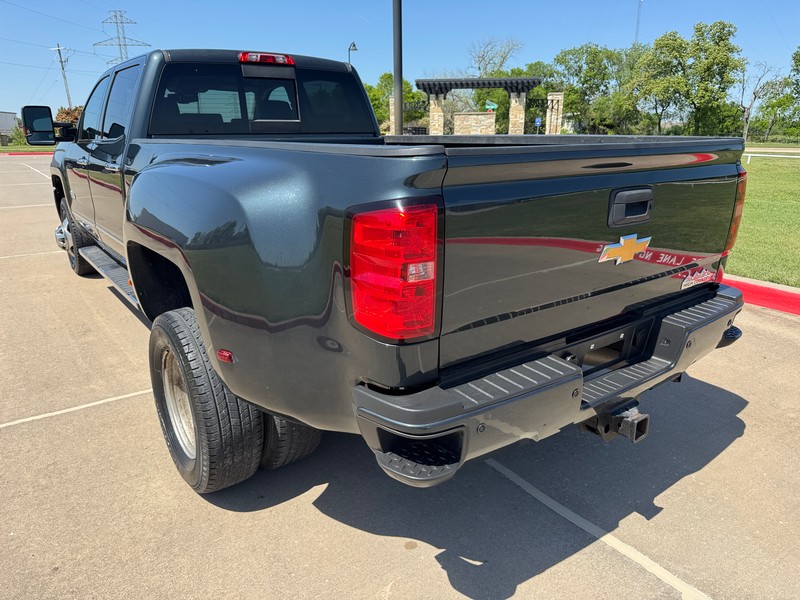 Chevrolet Silverado 3500HD Vehicle Full-screen Gallery Image 03
