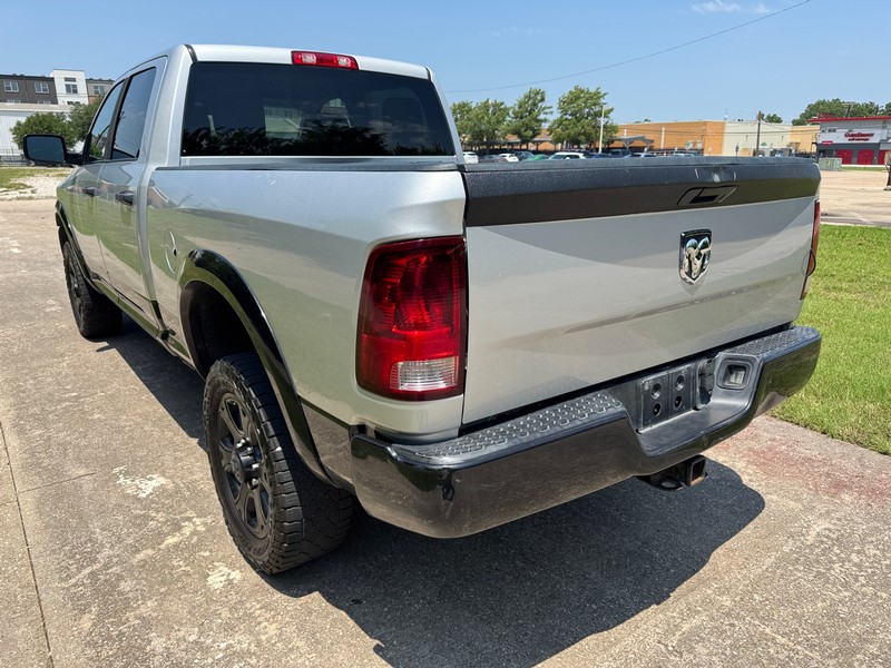 Ram 2500 Vehicle Full-screen Gallery Image 03