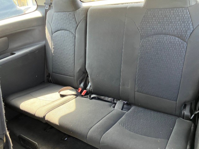 GMC Acadia Vehicle Full-screen Gallery Image 11