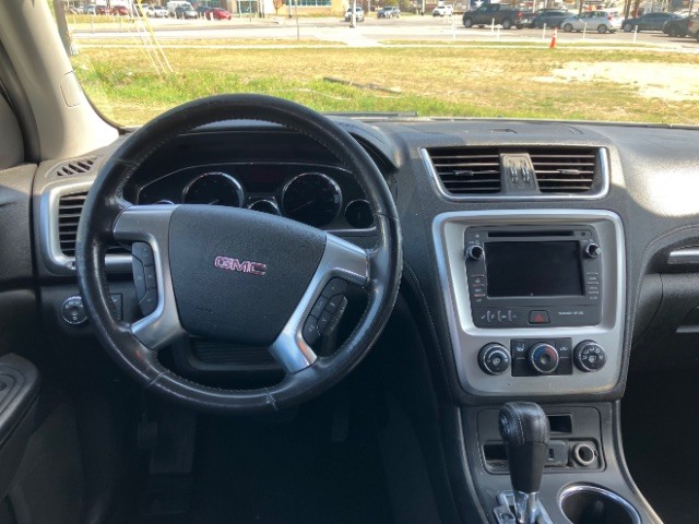 GMC Acadia Vehicle Full-screen Gallery Image 13