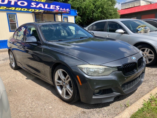 BMW 3 Series Vehicle Full-screen Gallery Image 02