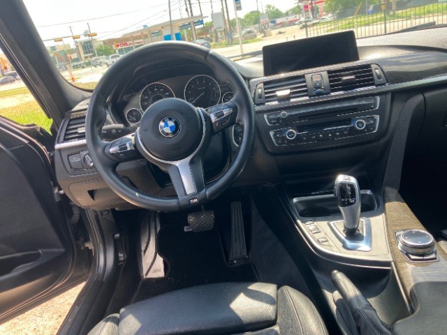 BMW 3 Series Vehicle Full-screen Gallery Image 09