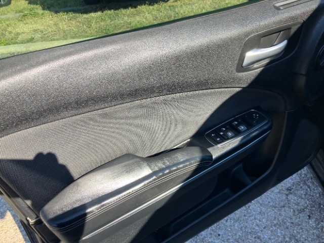 Dodge Charger Vehicle Full-screen Gallery Image 09