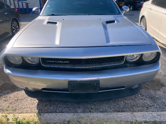 Dodge Challenger Vehicle Full-screen Gallery Image 2