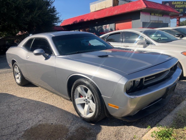 Dodge Challenger Vehicle Full-screen Gallery Image 3
